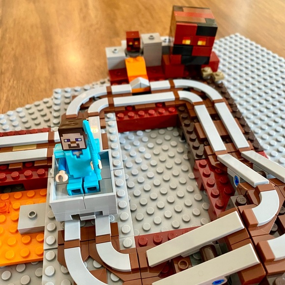 Lego 21130 - The Nether Railway, Complete Set - Picture 5 of 6